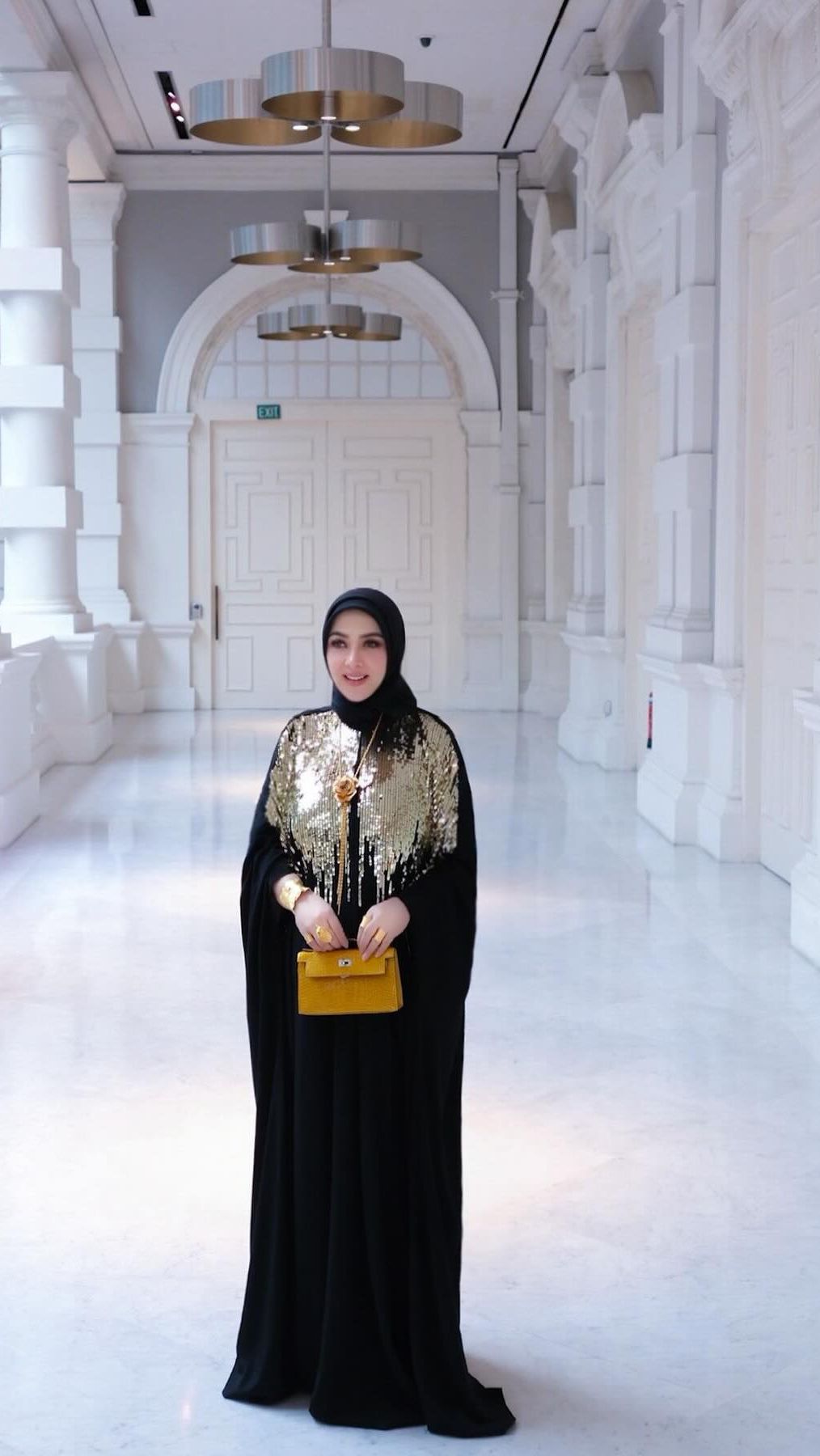 Tubuhnya terlihat lebih berisi layaknya seorang wanita yang sedang hamil