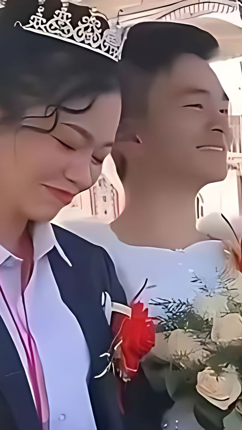Heboh! Pengantin Pria Pakai Gaun dan Terima Mahar Rp362 Juta dari Pengantin Wanita, Ternyata Alasannya...