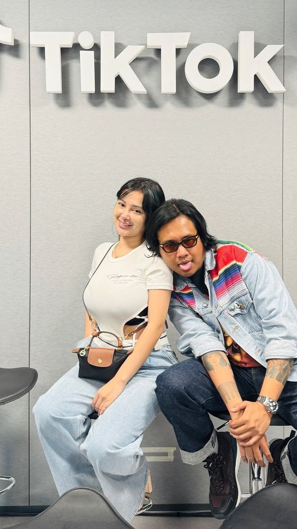 Tak sedikit netizen yang penasaran apakah keduanya akan segera meresmikan hubungannya
