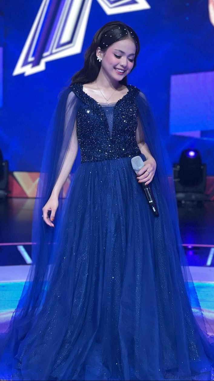 Sementara Putri Isnari baru saja menikah dengan konglomerat Abdul Aziz.