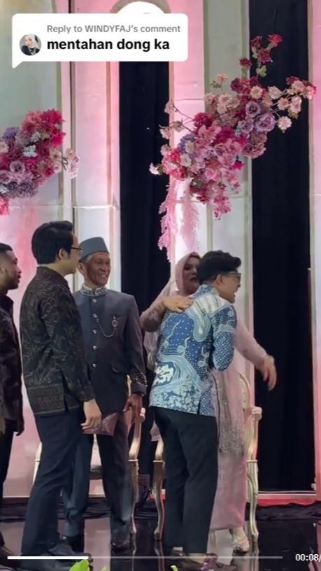 Momen Menyesakkan Hati Saat Pria Hadiri Nikahan Mantan, Tak Jodoh Meski Sudah Jadi Bestie Orangtuanya