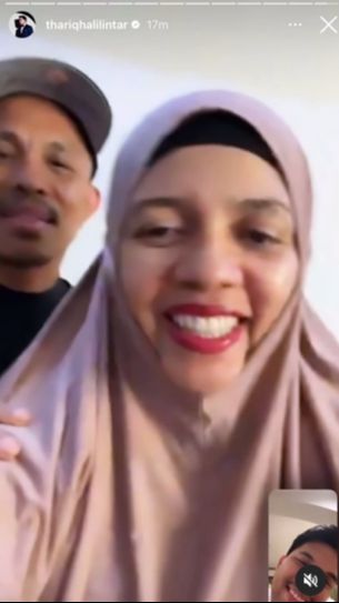 Bahkan, momen lamaran itu turut disaksikan Ibu dan Ayah Thariq melalui video call.