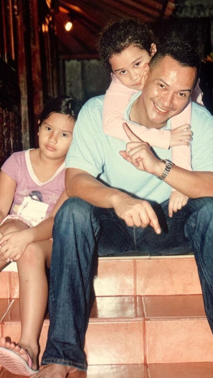 Adjie Massaid dan Reza Artamevia diketahui bercerai pada 2005. Kemudian hak asuh Aaliyah dan saudaranya, Zahwa jatuh ke tangan Adjie