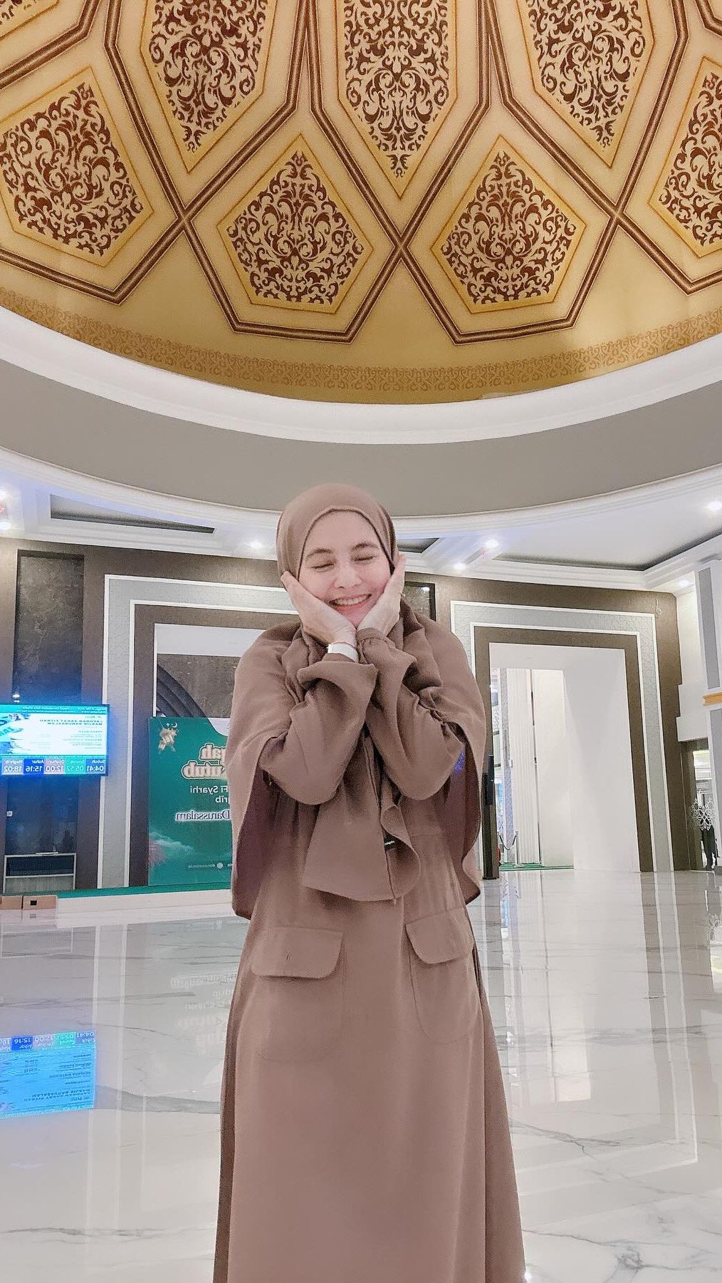 Ayu sendiri merupakan seorang pencipta lagu hits Tanah Air