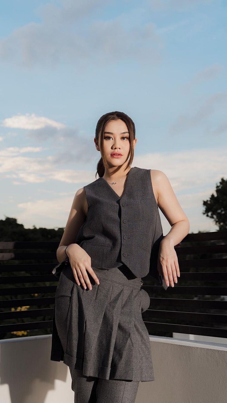 Sebagai anak diva, penampilan Aal pun selalu mewah dan elegan banget.