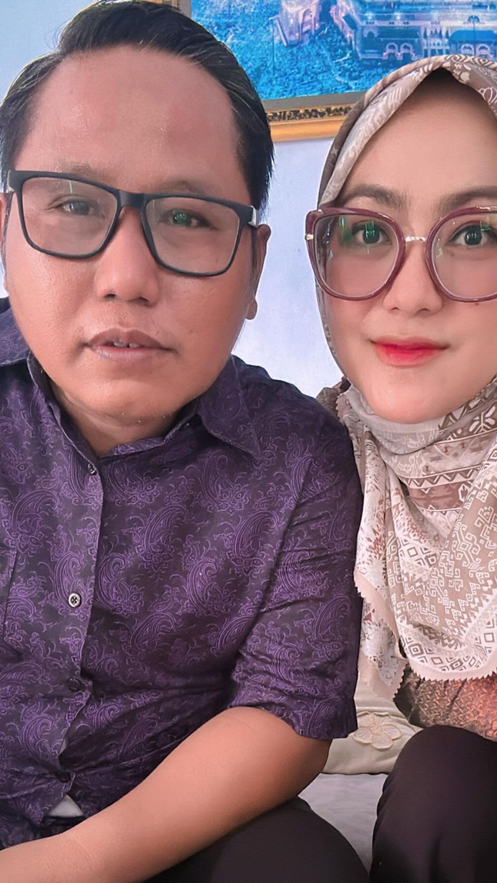 Tak banyak yang tahu jika dulunya Diyan berprofesi sebagai pramugari. Tak heran jika ia memiliki tinggi badan yang terlihat cukup jomplang dari sang suami