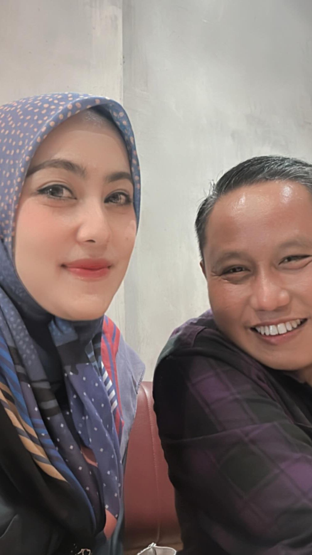 Paras cantik Diyan pun tak luput dari perhatian. Ia terlihat awet muda meski kini sudah menginjak usia 37 tahun