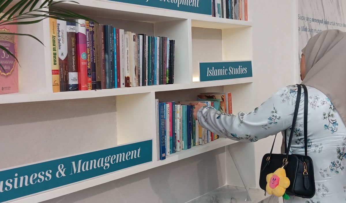 2. Baca Buku di Wisdom Room