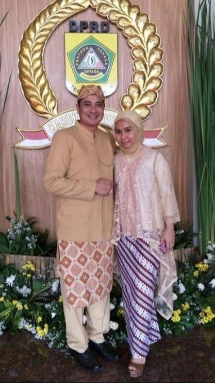 Tak banyak yang tahu jika Sarni adalah seorang anggota DPRD. Ia merupakan anggota DPRD Kabupaten Bogor dari Partai Gerindra