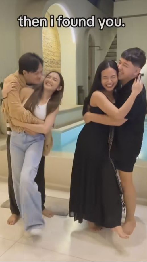 Disana mereka terlihat mesra bersama pasangan masing-masing.