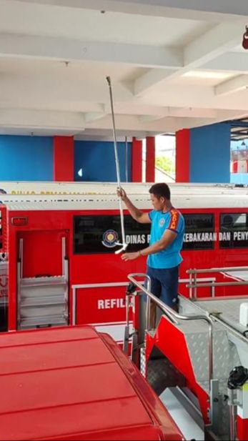 Alasan Emak-emak Panggil Petugas Damkar Ini Bikin Ngakak, Bukan Padamkan Kebakaran atau Usir Ular Tapi Evakuasi Sosok 'Seram'
