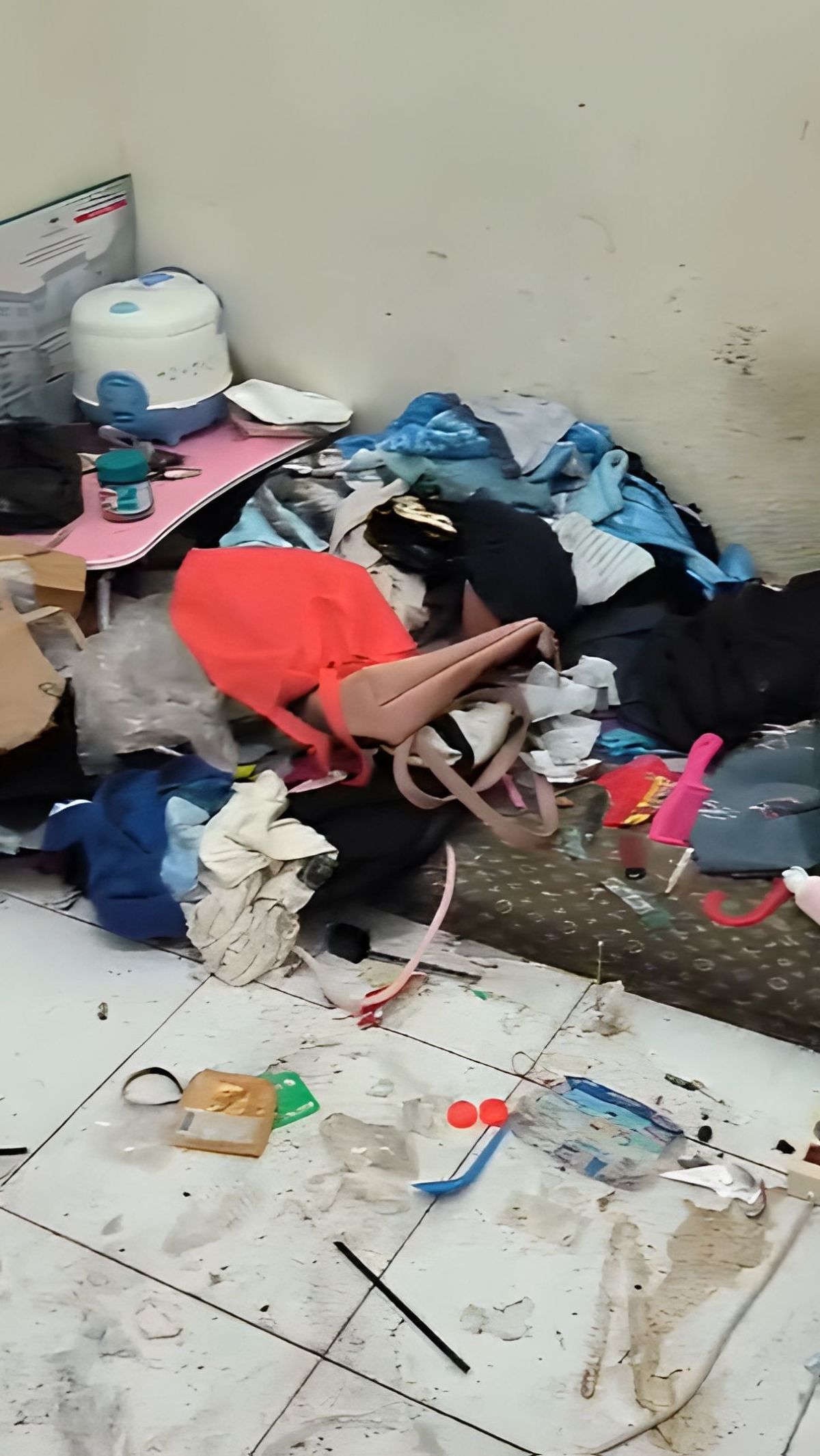 Penghuninya Mahasiswi Cantik Tapi Kamar Kontrakannya bak TPA: Sampah dan Baju Menyatu di Kasur, Cucian Kotor Numpuk dekat WC Jongkok