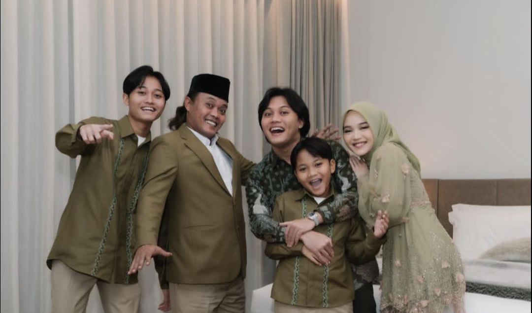 <b data-sider-select-id=