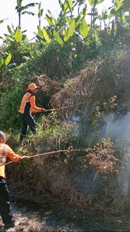 Dianggap Sepele, Kebiasaan Bakar Sampah Dekat Jalur Rel Ternyata Membahayakan Keselamatan Perjalanan KA