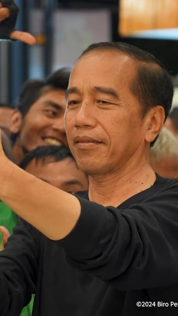 Momen Jokowi Makan Mie Gacoan Sambil Ngevlog, Dua Menteri Ini Kepedesan!