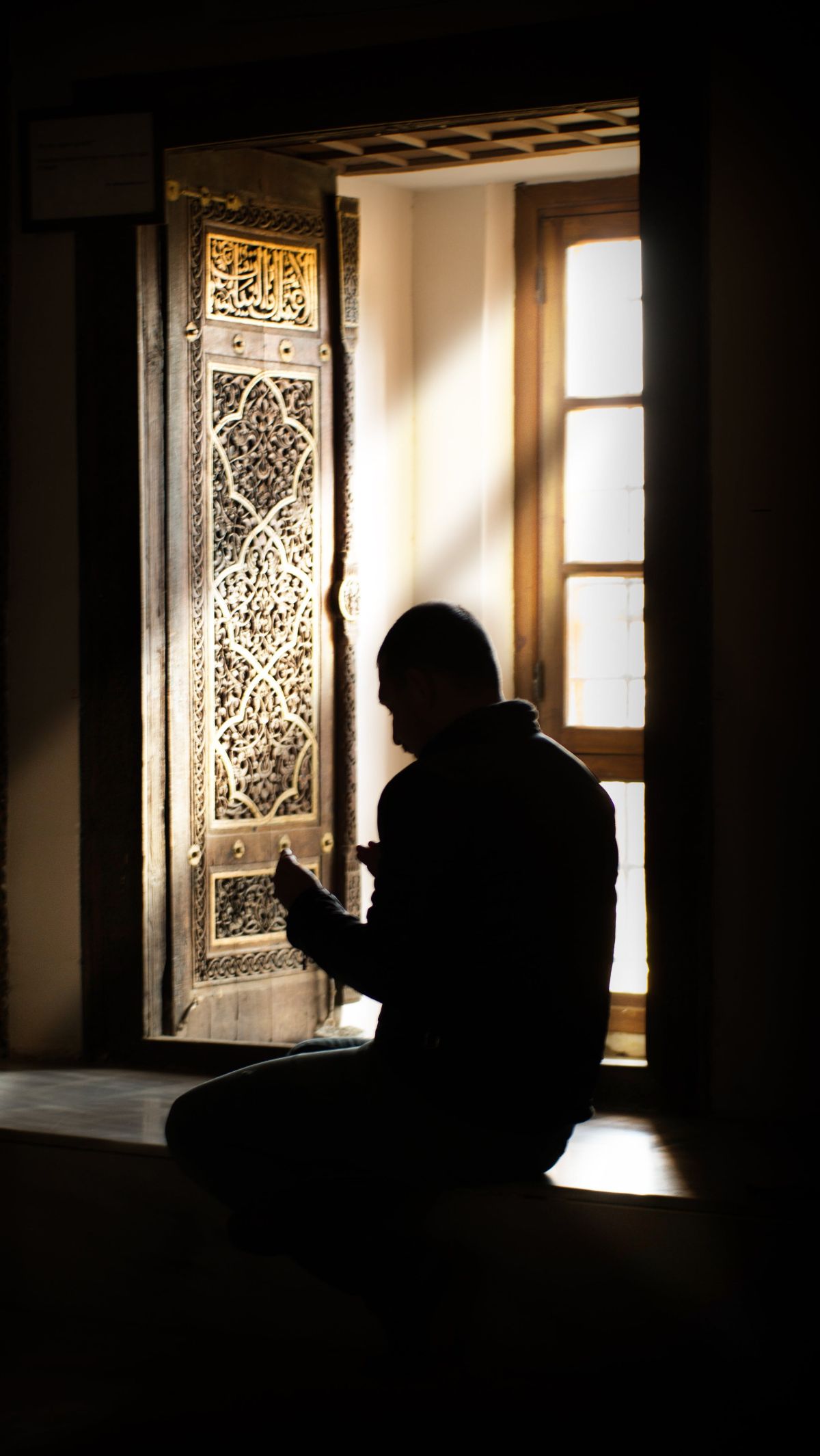 5 Doa Penenang Hati Ketika Gelisah dan Stres Menyerang, Lengkap dengan Cara Mengatasinya dalam Islam