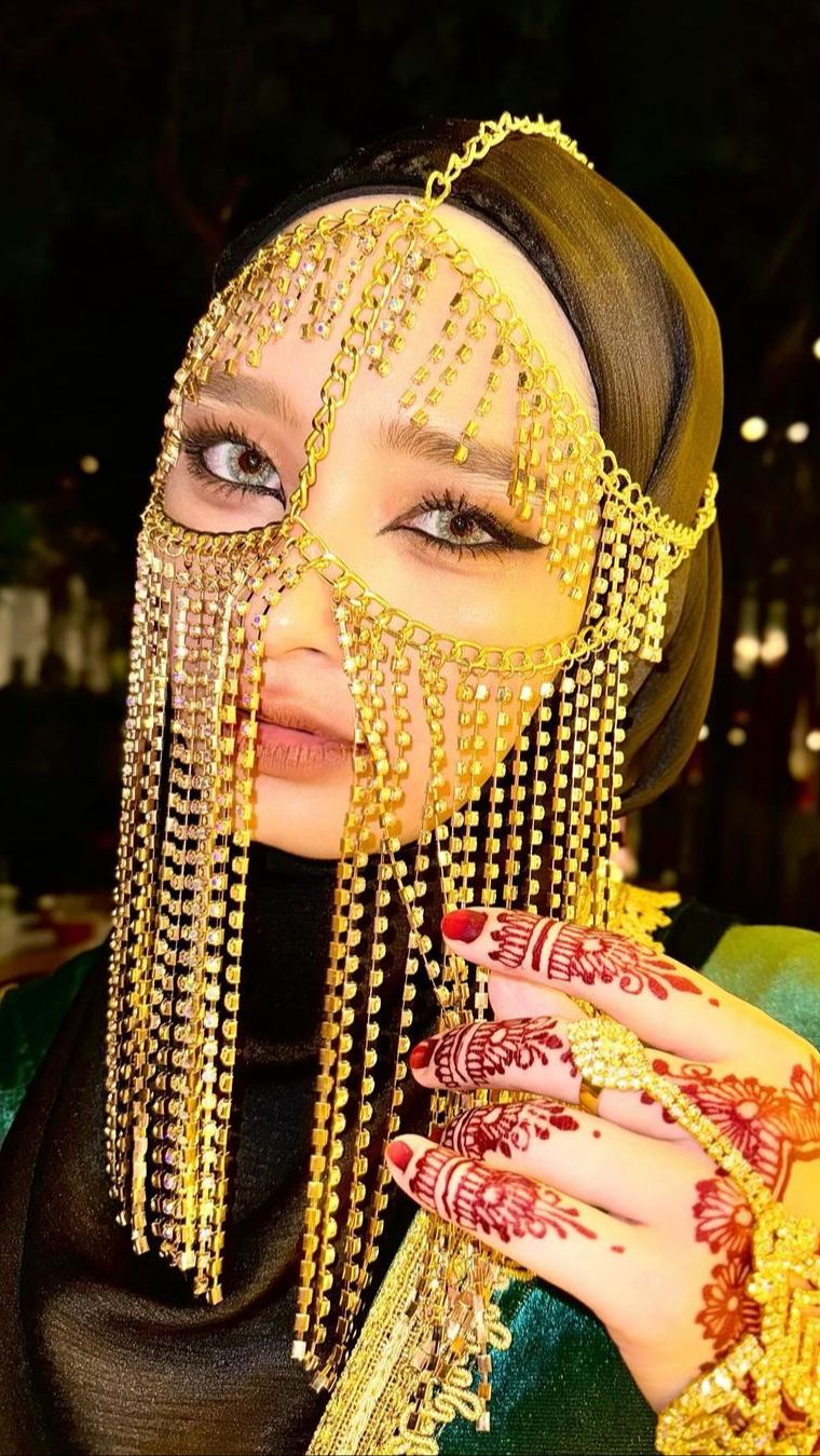 Dirias dengan Arabian Look, Look Inara Rusli bak Putri Kerajaan Arab