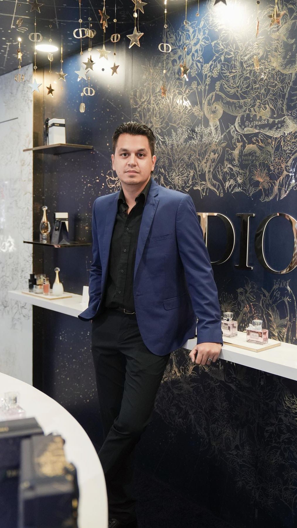 Kevin pun tak ambil pusing dengan segala penilaian terhadap hubungannya dengan Imelda. Ia hanya ingin memberi tahu jika wanita yang ada disisinya saat ini adalah orang yang paling spesial