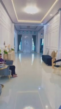 Penampakan dalam rumah Fenny Frans yang sangat megah dan luas.