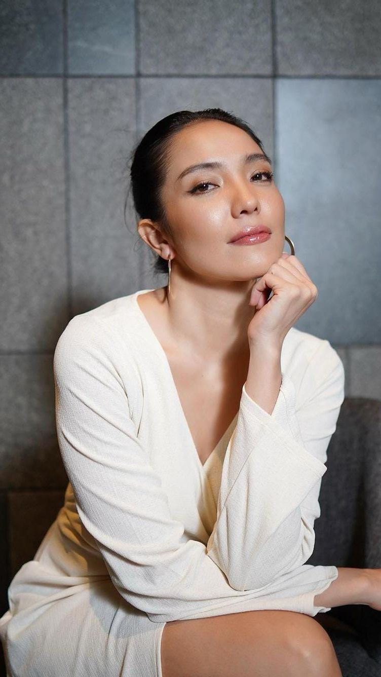 Cantik dan Seksi, 8 Potret Pacar Kevin Julio yang Beda Usia 11 Tahun