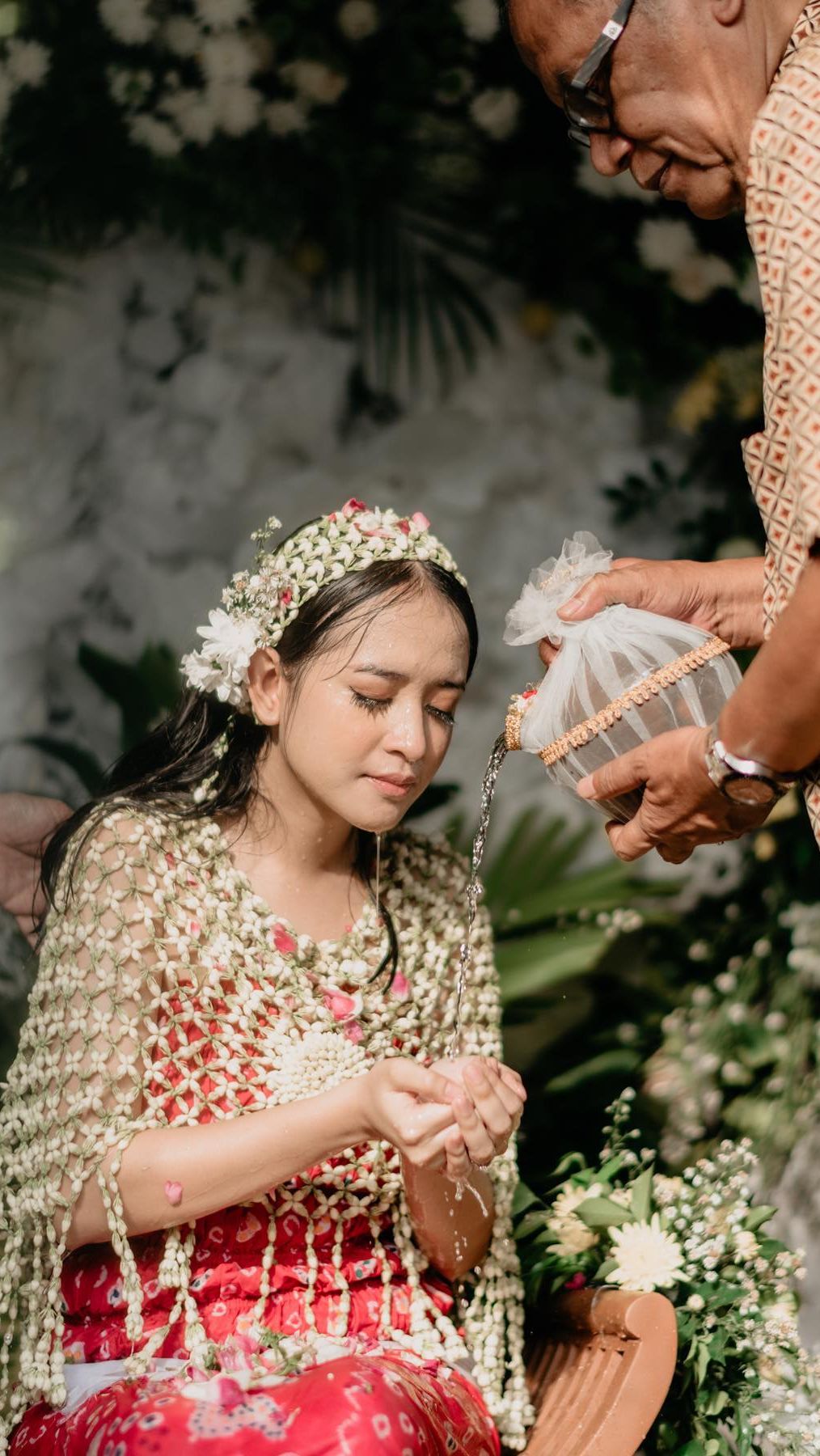 Keduanya juga telah dikaruniai seorang anak perempuan yang cantik menggemaskan
