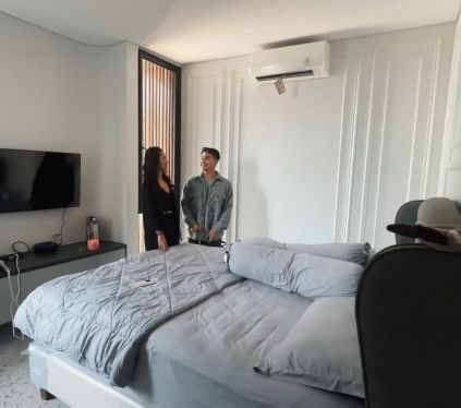 Soraya Rasyid dan suami dalam suasana romantis