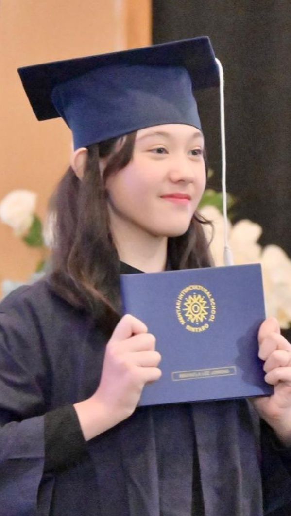 Nafa pun merasa begitu bangga dengan pencapaian putrinya tersebut. Ia juga memberikan dukungan penuh dalam setiap langkah Mikhaela