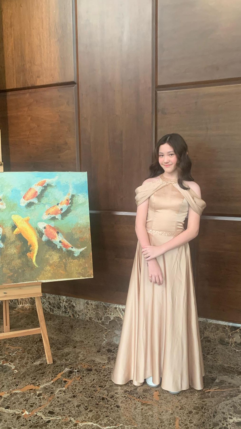Tak hanya punya segudang prestasi, Mikhaela juga memiliki paras cantik yang begitu menawan