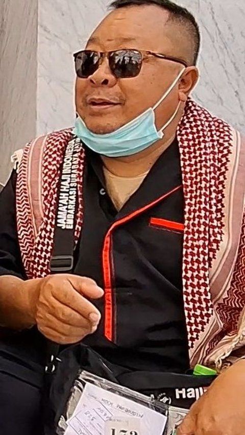 Cerita Rohmat Mendadak Jadi Tukang Pijat Jemaah Haji Indonesia di Masjid Nabawi
