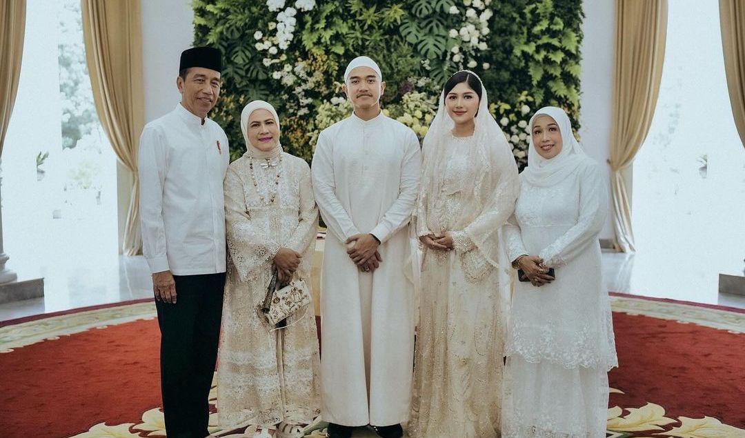 Tas dengan Sentuhan Aksen Floral