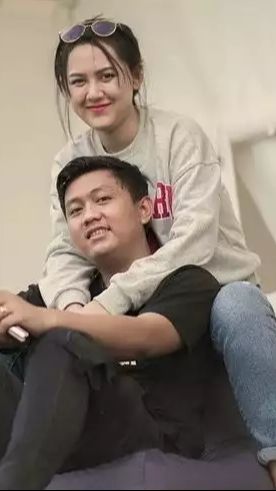 Mereka pasangan yang sangat serasi dengan banyak penggemar dulu.