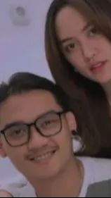 Selain tampil mesra, Gilga tak ragu mengucapkan kalimat sayang ke Happy. Ia bahkan menyebut Happy dengan panggilan sayang