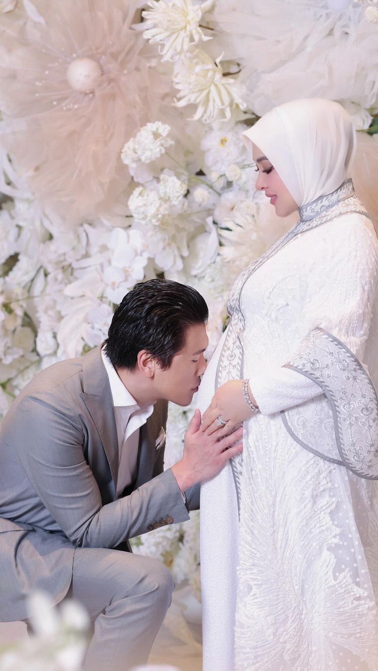 Dekorasi tempat berfoto Syahrini pun tampak begitu cantik dan elegan.