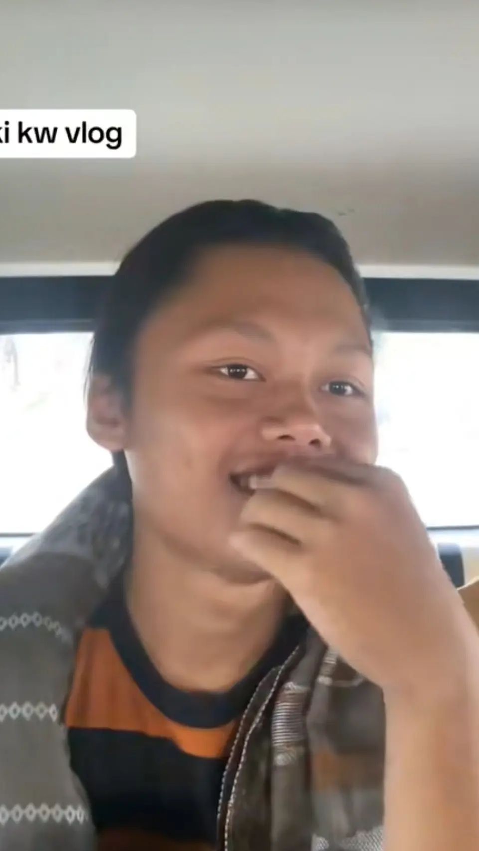 Banyak netizen yang awalnya mengira itu Rizky Febian zaman muda dulu.
