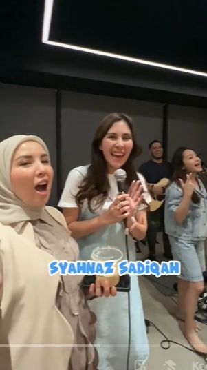 Ada juga Syahnaz Sadiqah, adik Raffi Ahmad dan Nagita Slavina.