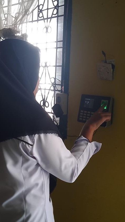 Seram! Berkali-kali Berbunyi 'Not Registered', Wanita Merinding Ada Sosok Tak Kasat Mata Bermain Mesin Pemindai Wajah di Kantornya