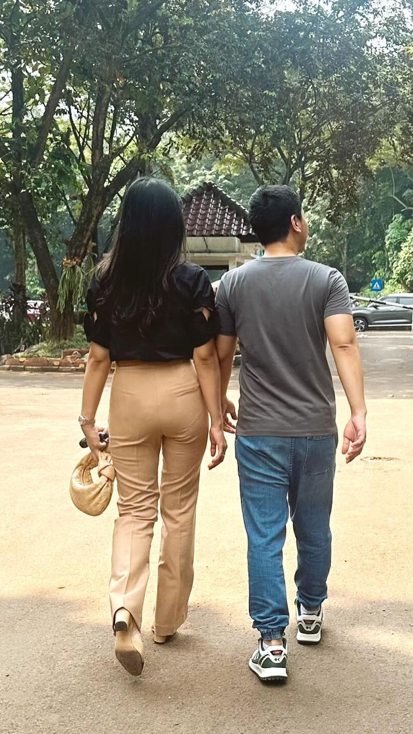 Hal ini pun seakan menjadi kenangan yang tak terlupakan sebab 10 tahun lalu, Anissa juga pernah menemani Radit menjadi seorang dosen tamu