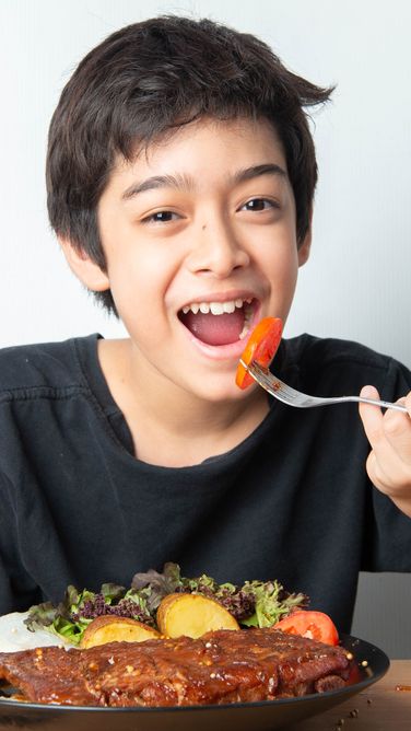 Anak Remaja Terus Makan Banyak, Bisa Jadi Sedang Growth Spurt