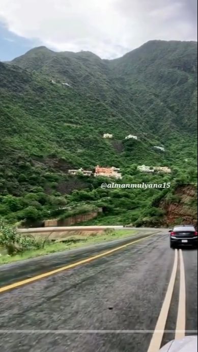 Tak Cuma Gurun, Kota di Arab Saudi Ini Punya Gunung Hijau, Hingga Sering Hujan Es dan Salju
