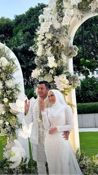Momen Bahagia Pernikahan Melody Prima: Cantik dalam Balutan Dress Putih, Emas 25 Gram Jadi Maskawin