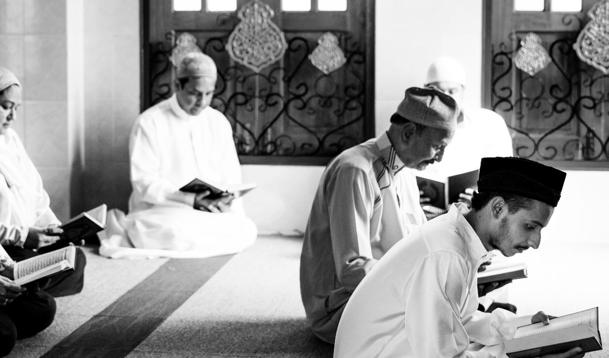 Mendapatkan Cinta Allah SWT dan Manusia
