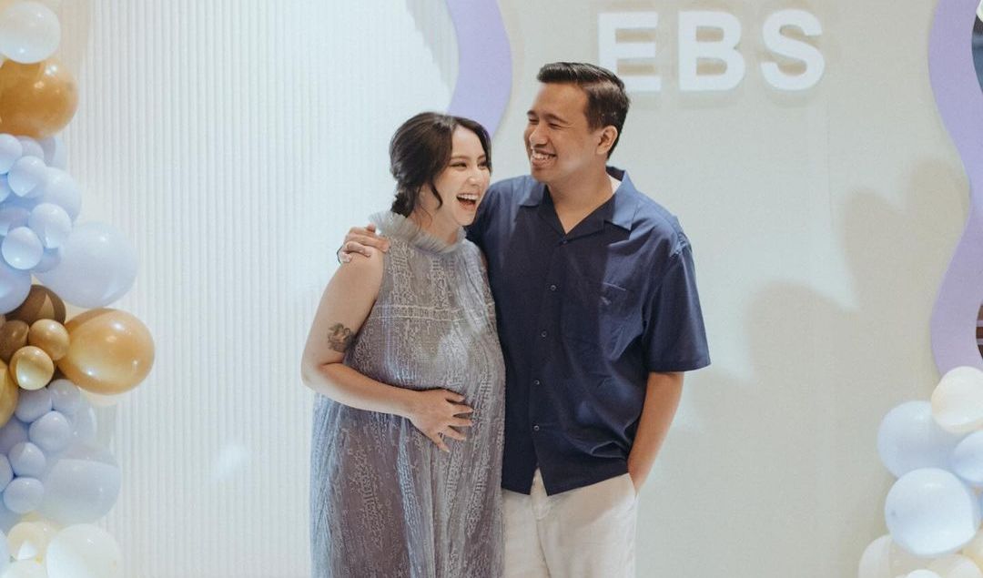 Menggelar acara syukuran 7 bulan