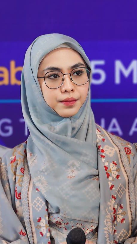 Oki juga bekerja di belakang layar dengan menjadi produser eksekutif untuk 3 film layar lebar.