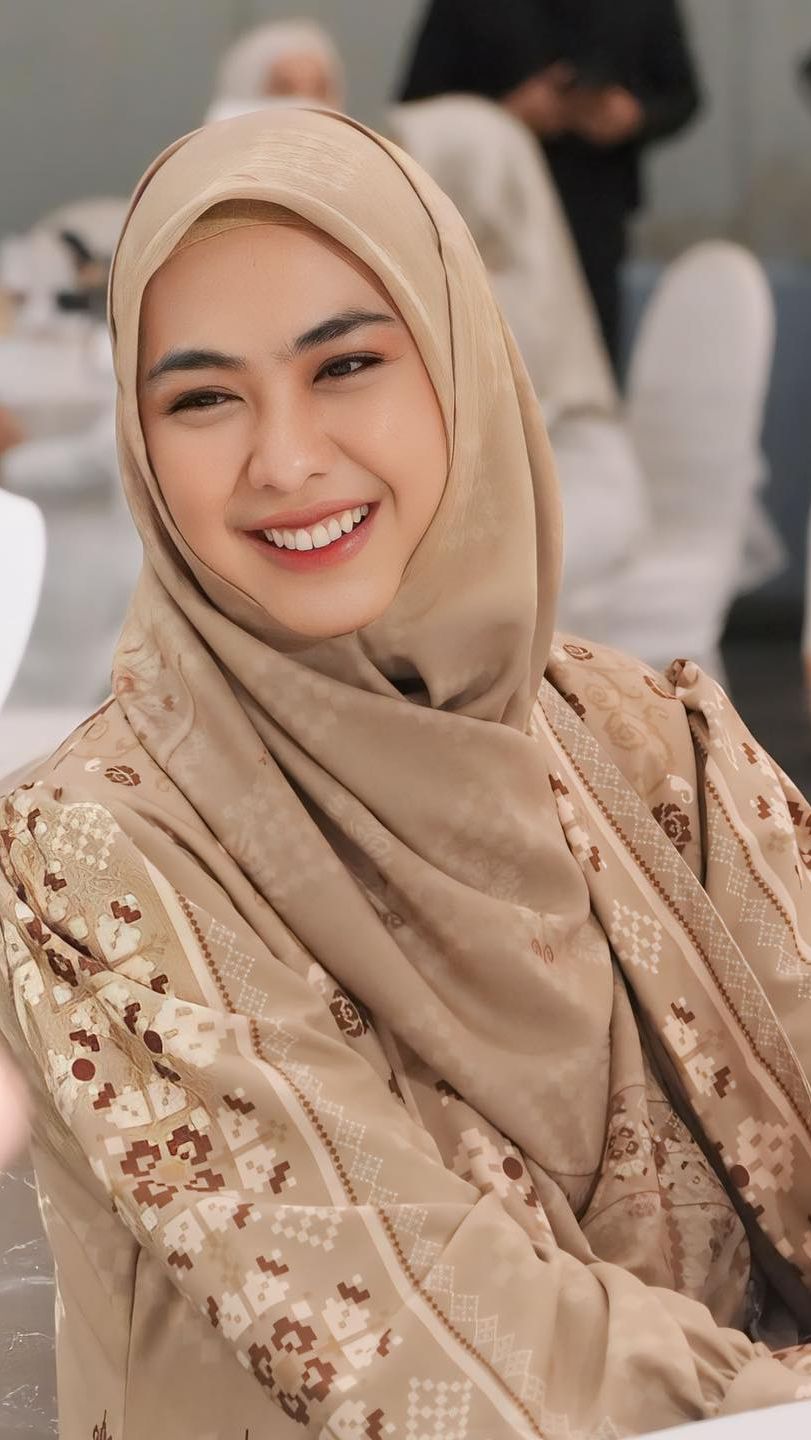 Selain itu, Oki juga memiliki sejumlah bisnis di dunia fashion muslimah.