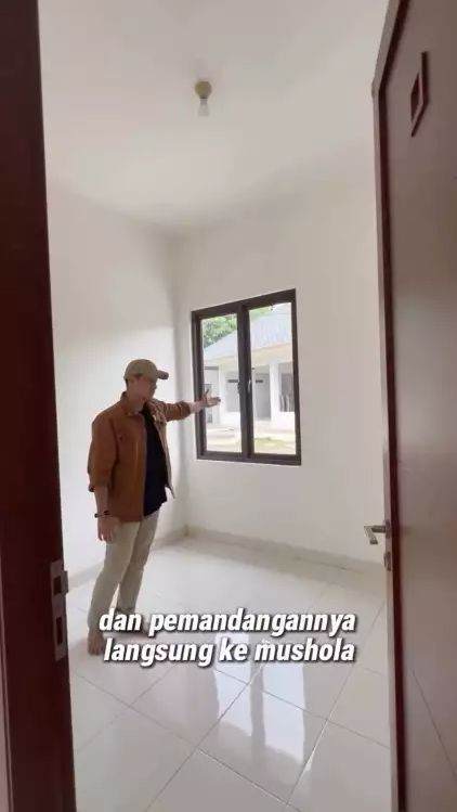 Sementara ini adalah penampakan kamarnya.