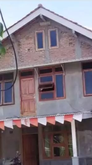 Keluar pintu ada genteng tapi tetap jatuh juga