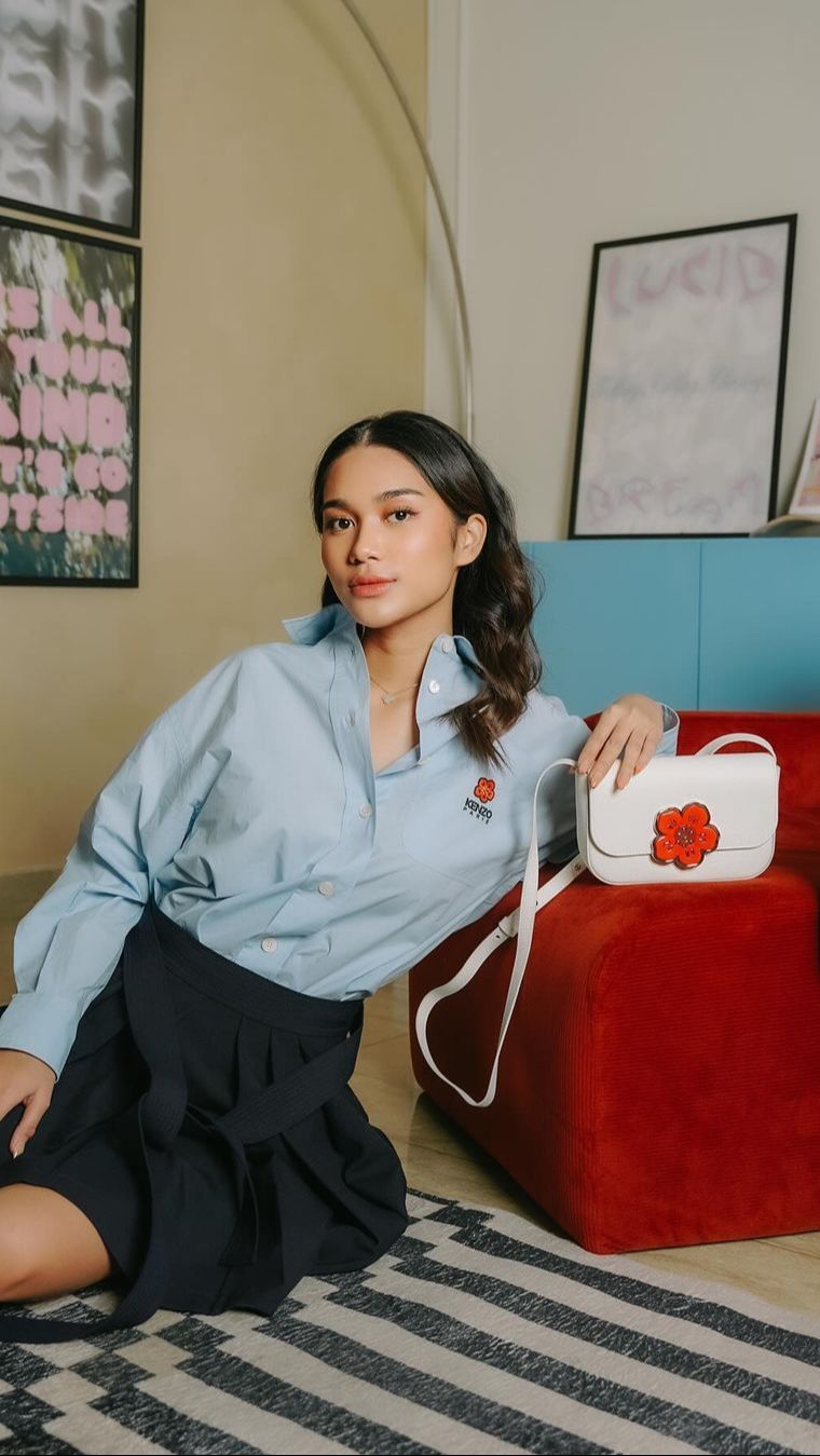 Zize merupakan putri dari pasangan politisi Indonesia, Andre Rosiade dan Nurul Anastasia..