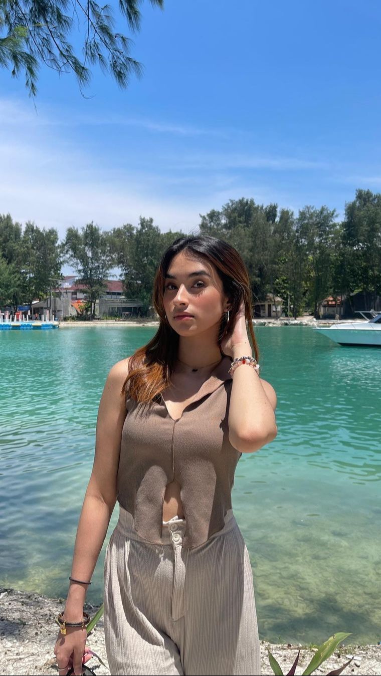 Nadia disorot lantaran sebagai WAGs yang cantik.