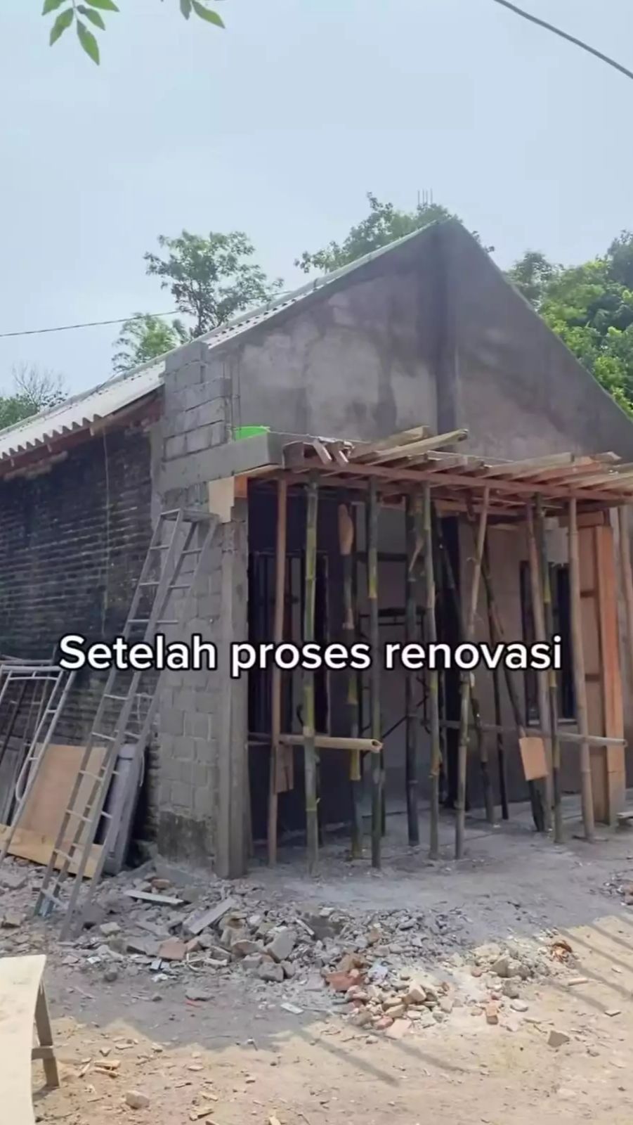 Kini rumah itu telah direnovasi seorang donatur.