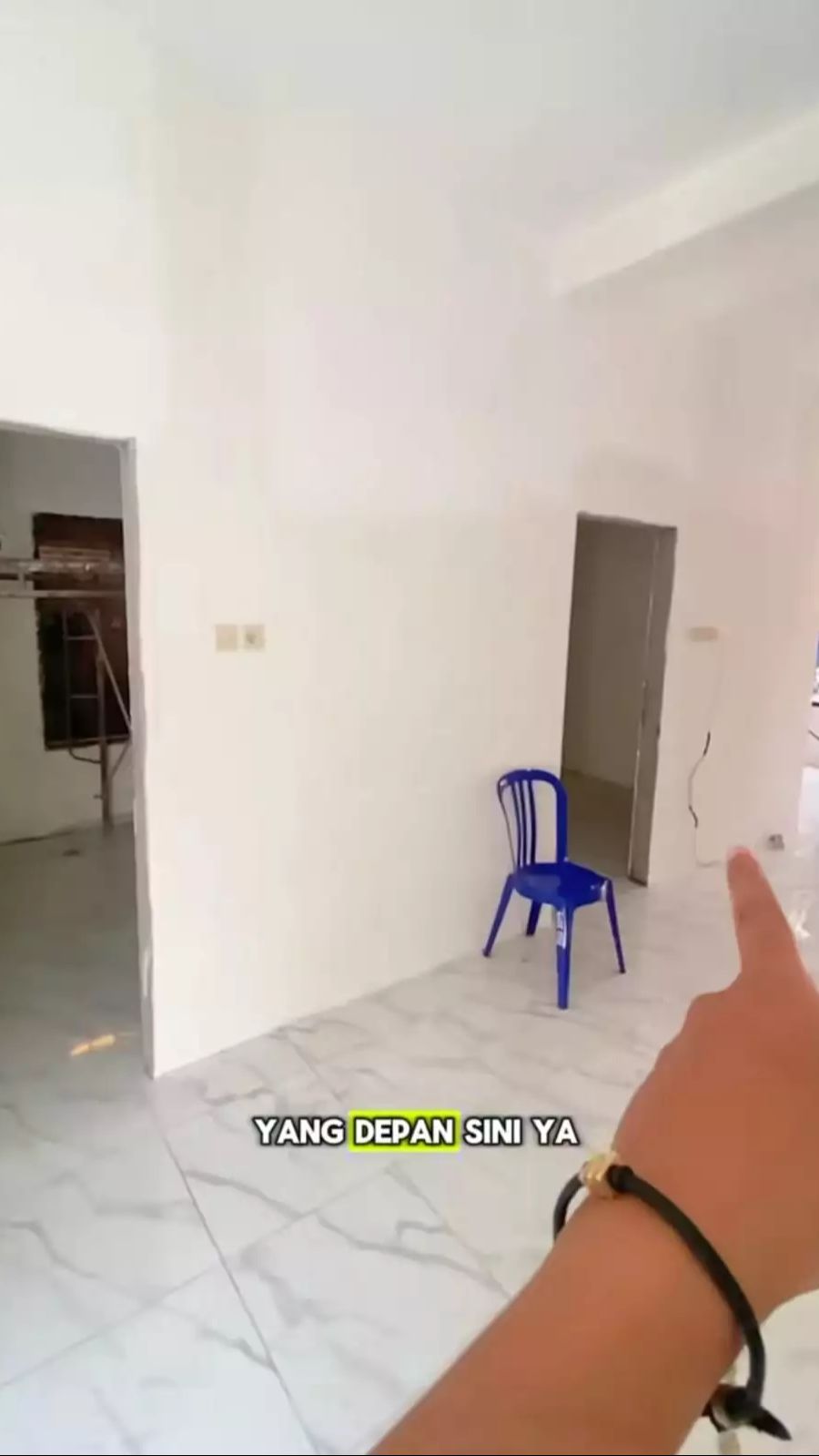 Rumah itu juga akan ada 2 kamar yang lumayan besar.